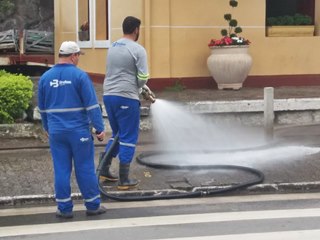 Caminhão da Prefeitura de Marechal Floriano lava novamente a estação 2