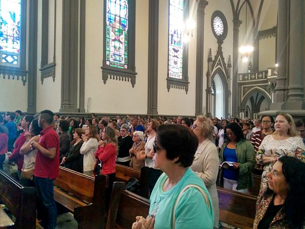 Catolicos de Marechal Floriano participaram ontem 07 de evento na Catedral de Vitoria 2