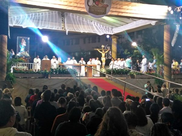 Catolicos de Marechal Floriano participaram ontem 07 de evento na Catedral de Vitoria 3