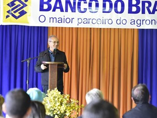 Governador participa de entrega de máquinas agrícolas e visita propriedade de orgânicos em Santa Maria de Jetibá 2
