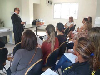 Juiz e promotora orientam moradores de Marechal Floriano que irão trabalhar nas eleições