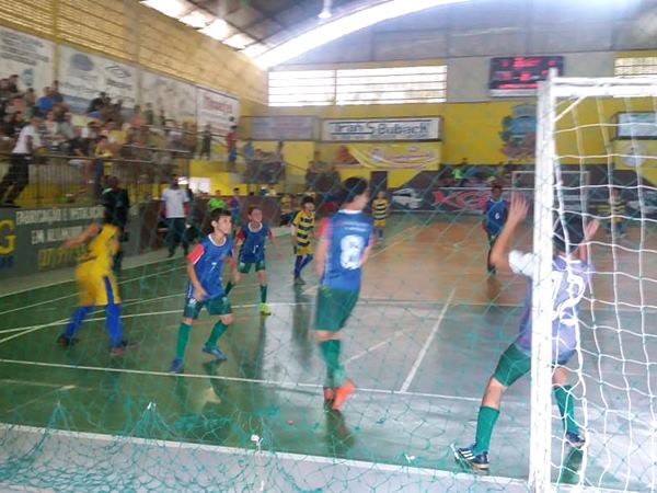 Meninos do futsal de Marechal Floriano e Vitoria disputam quatro jogos 2