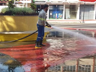 Moradores de rua continuam espalhando sujeira em Marechal Floriano 2