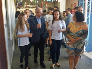 Paulo Hartung aplaudido na inauguração da reforma de escola em Marechal Floriano 2