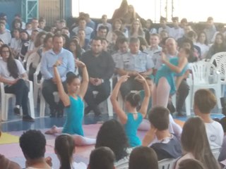Paulo Hartung aplaudido na inauguração da reforma de escola em Marechal Floriano 3