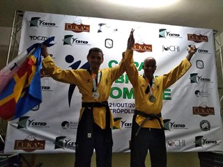 Atletas de taekwondo de Domingos Martins se destacam em competição importante