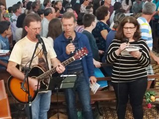 Católicos da Igreja Matriz de SantAna celebram Novena de Nossa Senhora Aparecida 5