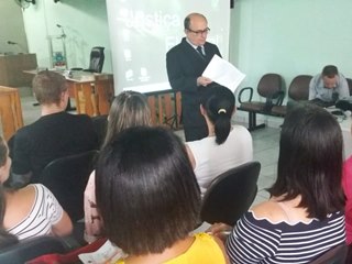 Encontro de juiz e promotora com quem trabalhará nas eleições em Marechal Floriano 3