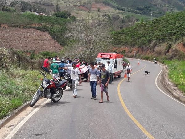 Grave acidente com motocicleta deixa dois feridos em Afonso Claudio 02