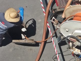 Limpeza geral nos esgotos das ruas de Marechal Floriano