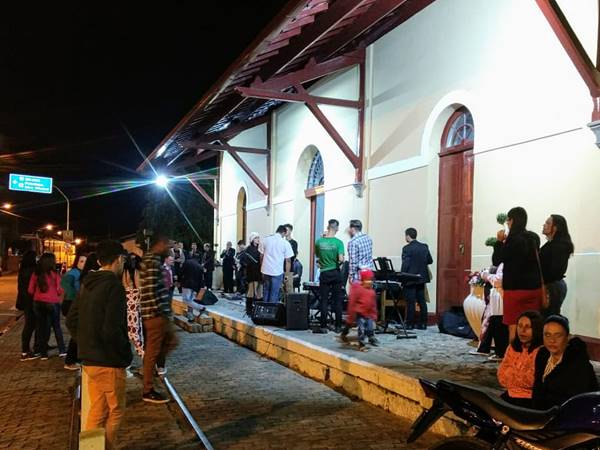 Louvorzao e atracao religiosa em Marechal Floriano na noite deste sabado 02