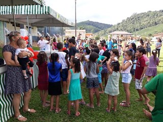 Muitas brincadeiras marcaram o Dia das Crianças na Vila dos Ipês em Marechal Floriano