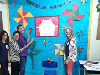 Plantando Ipês no projeto da Primavera na EMEF Mauro Christo