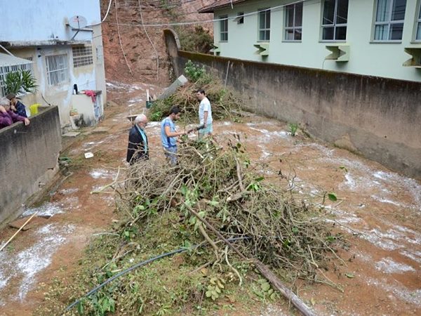 Sabado 20 tem mais mutirao para preparar a horta comunitaria em Santa Teresa 02