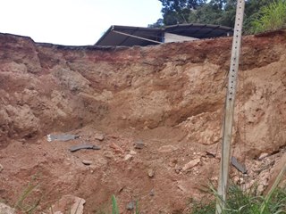 Sem previs&atilde;o de obras para cratera na rodovia ES 465 em Domingos Martins 3