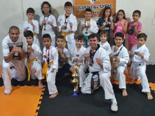 Taekwondo de Marechal Floriano é destaque em competição capixaba