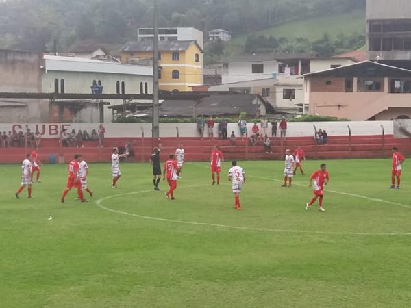 Time master do Vale da Esperanca vence o America FC na primeira partida final 03