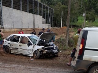 Acidente grave deixa três jovens feridos em Garrafão Santa Maria de Jetibá 2