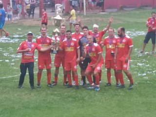 América de Marechal Floriano levanta a taça do Campeonato Municipal de Futebol 3