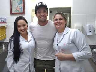 Ator global Rafael Cardoso visita Afonso Cláudio