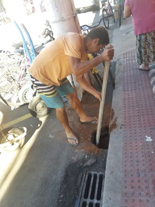 Buraco que trazia perigo aos moradores foi aterrado em Marechal Floriano