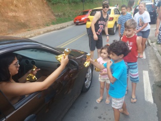 Donos de carros rebaixados presenteiam crianças em Marechal Floriano 2