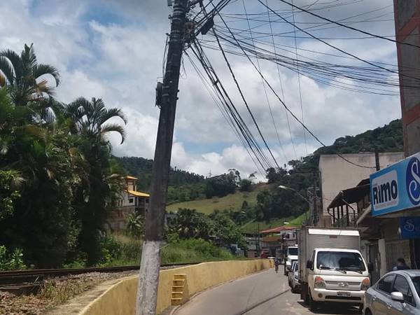 Empresa de energia elétrica informa que os postes não oferecem perigo em Marechal Floriano