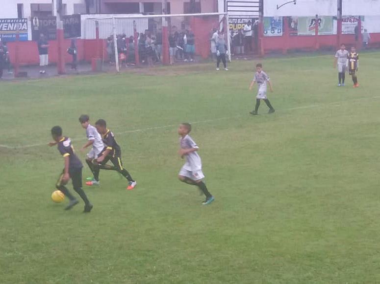 Frio e chuva fina durante torneio infantil em Marechal Floriano 02