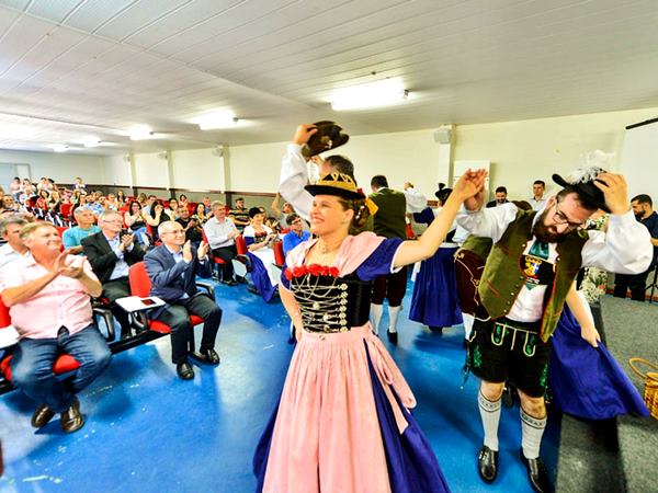 Governo autoriza projeto para Caminhos do Campo e entrega caminhao para Domingos Martins 02