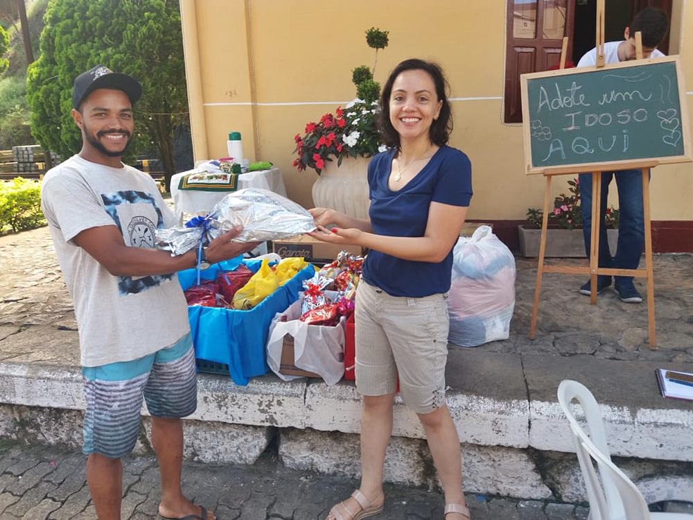 Idosos internos na Sou Feliz em Marechal Floriano ganharao presentes