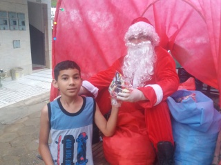 Mam&atilde;e Noel presenteia crian&ccedil;as em Marechal Floriano