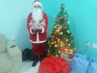 Mam&atilde;e Noel presenteia crian&ccedil;as em Marechal Floriano 3