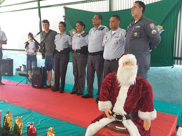 Militares presenteiam idosos da Sou Feliz em Marechal Floriano 04