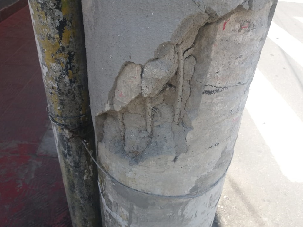 Poste em esquina é atingido pela quarta vez neste ano em Marechal Floriano 2