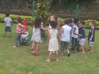 Professores e alunos infantis visitam o projeto Natal Luz em Marechal Floriano