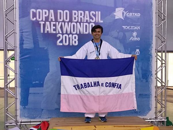 Taekwondo de Marechal Floriano e Domingos Martins campeoes em competicao nacional no Rio de Janeiro 2