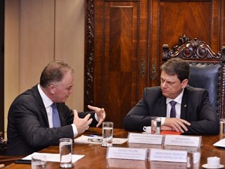 Casagrande faz agendas em Brasília para destravar obras de infraestrutura no ES