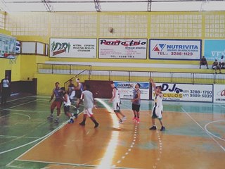 Equipe de basquete de Marechal Floriano participa de competição estadual