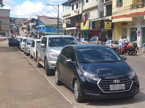 Parte dos garis pretende iniciar varricao pela madrugada em Marechal Floriano 02