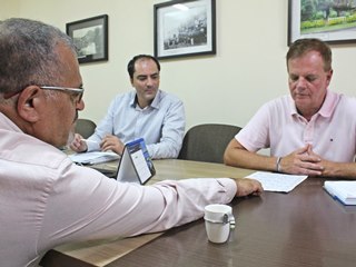 Prefeito de Marechal Floriano promete ajudar o hospital de Domingos Martins