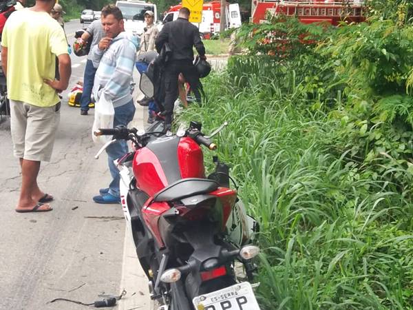 Acidente entre duas motos fere motociclistas e passageira na BR262 em Marechal Floriano 03.jpeg
