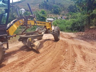 Estrada de ch&atilde;o &eacute; reformada em Marechal Floriano