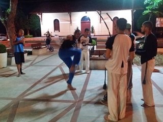 Apresentação de capoeira atrai moradores à Pracinha em Marechal Floriano 2