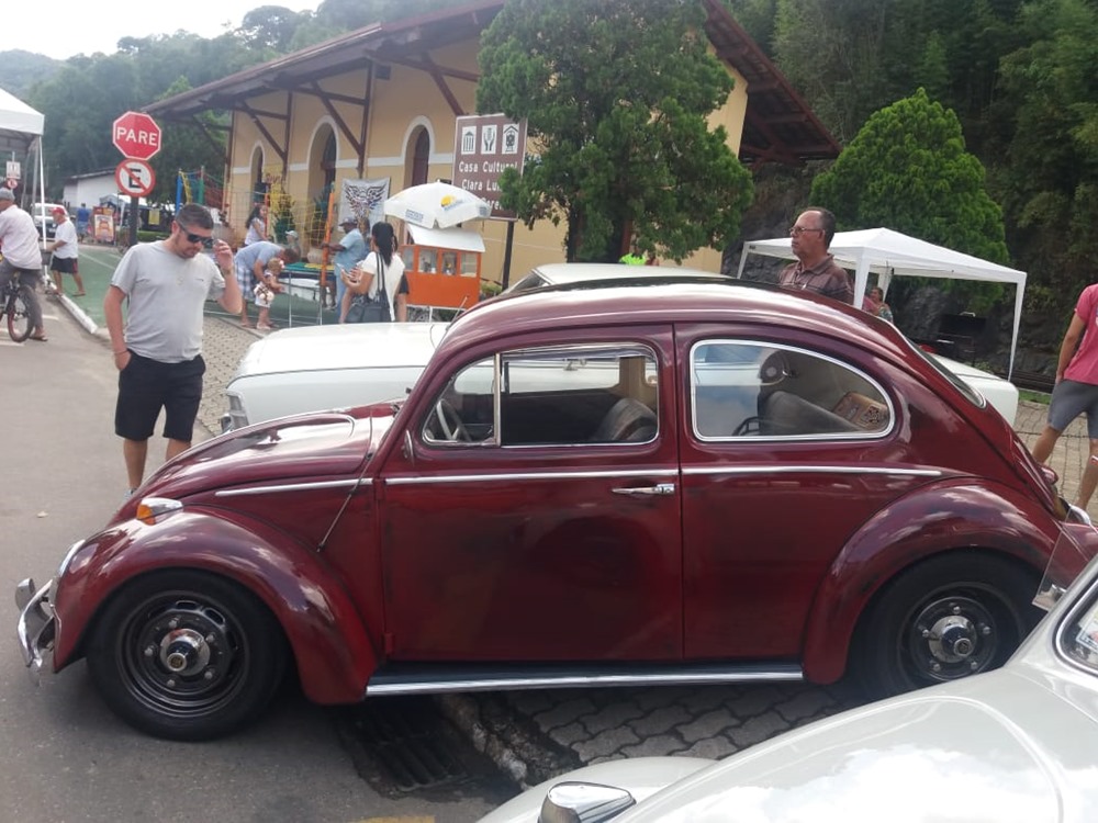 Carros antigos de colecionadores movimentam Marechal Floriano 4