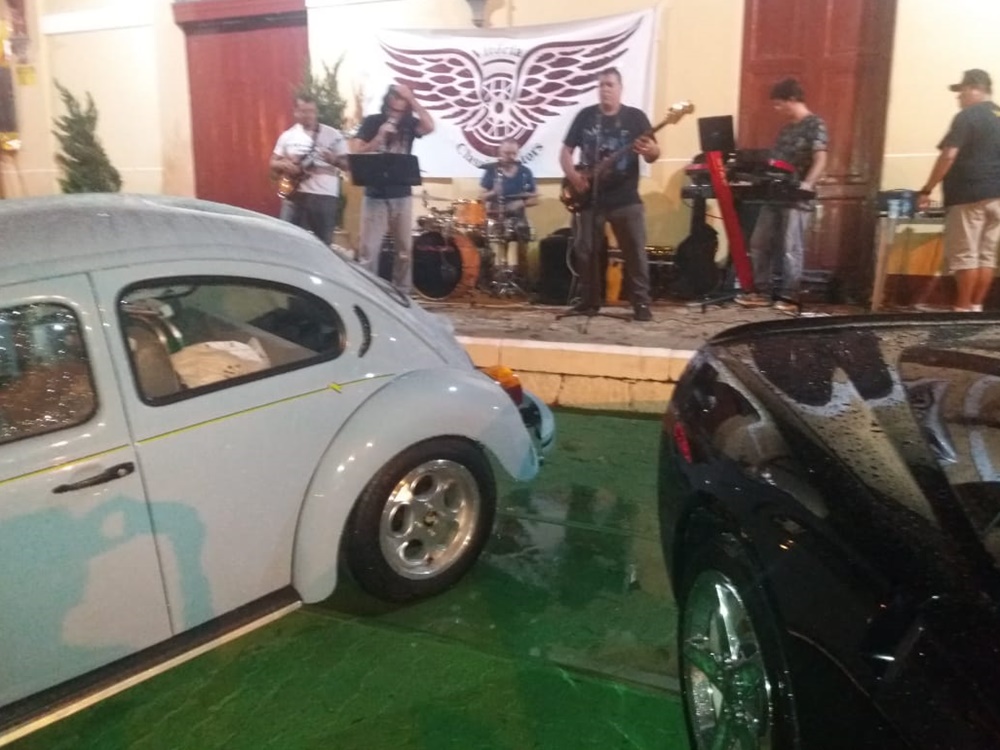 Carros antigos e músicas diversas continuam hoje em Marechal Floriano 3