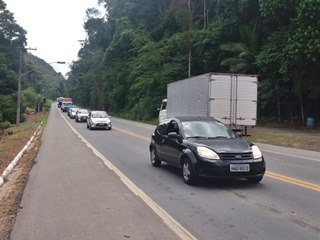 Colisão entre motocicleta e carro em Marechal Floriano deixa lento o trânsito da BR 262 4