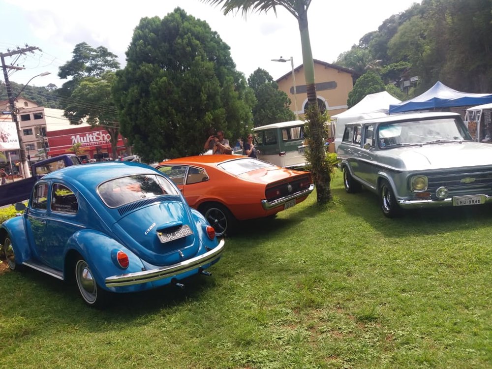 Mais de 40 carros antigos estacionaram hoje em Marechal Floriano 5