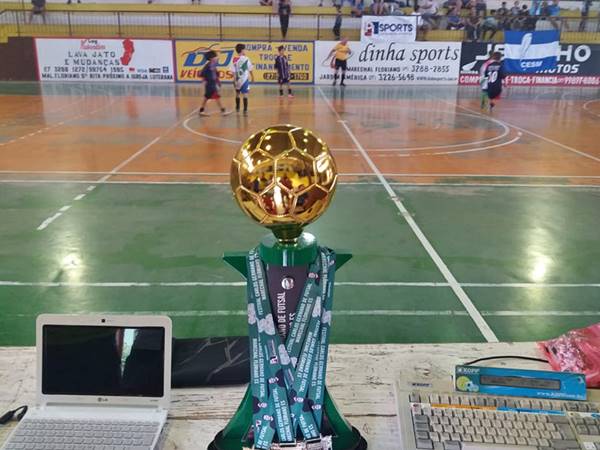 Meninos de Marechal Floriano iniciam competicao de futebol de salao com vitorias 03