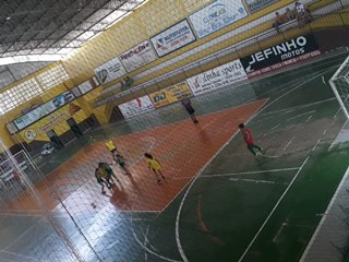 Meninos e meninas jogam torneio de futsal das categorias em Marechal Floriano 2