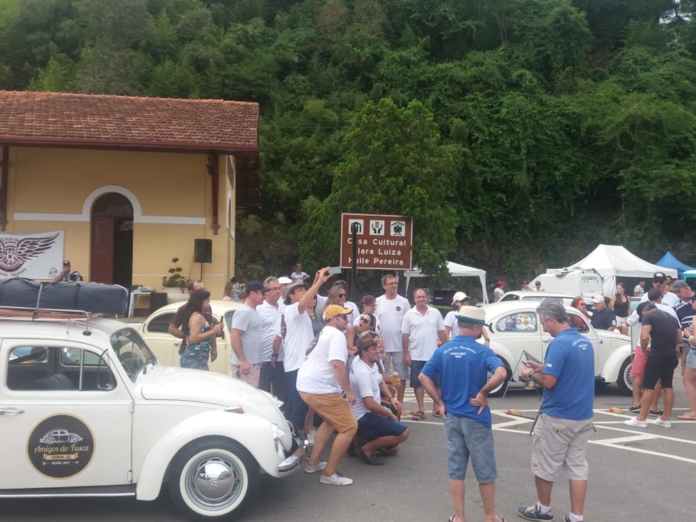 Músicas nacionais e internacionais no encerramento do Encontro de Carros Antigos em Marechal Floriano 3